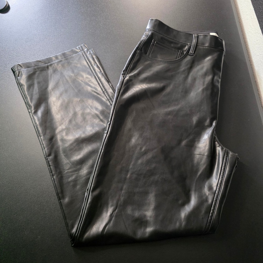 Abercrombie & Fitch 90s Straight Ultra High Rise Vegan Leather Pants Black 32 14